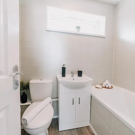 Homely, Close By, Fast Wifi Contractors Family, Garden * Birmingham