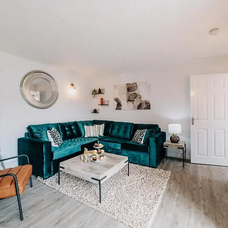 Homely, Close By, Fast Wifi Contractors Family, Garden Birmingham