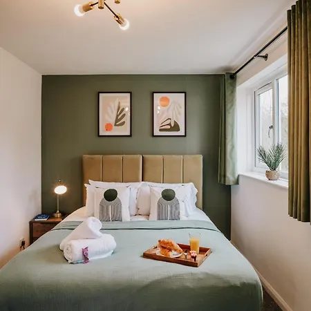 Homely, Close By, Fast Wifi Contractors Family, Garden Vakantiehuis