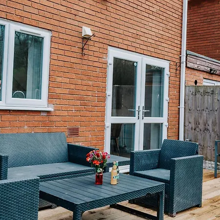 Homely, Close By, Fast Wifi Contractors Family, Garden Vakantiehuis