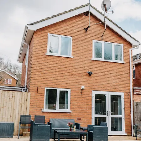 Homely, Close By, Fast Wifi Contractors Family, Garden Vakantiehuis Birmingham